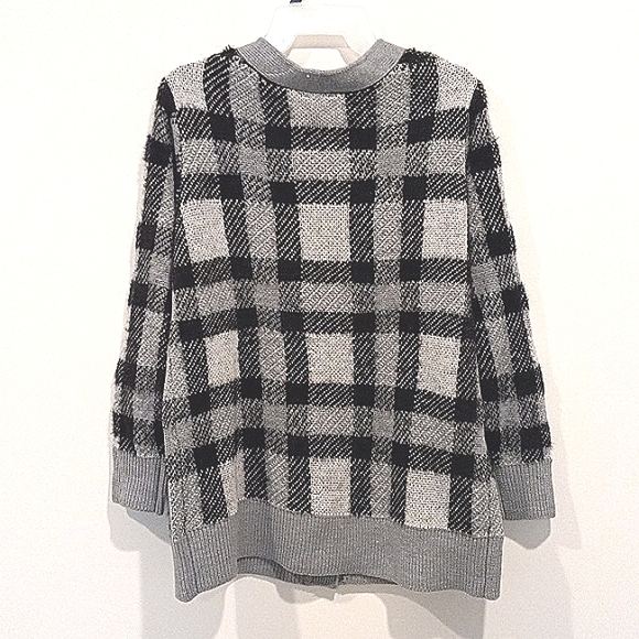 Time and Tru Women's Eyelash Patterned Cardigan, Black Plaid. Size M - Picture 7 of 13